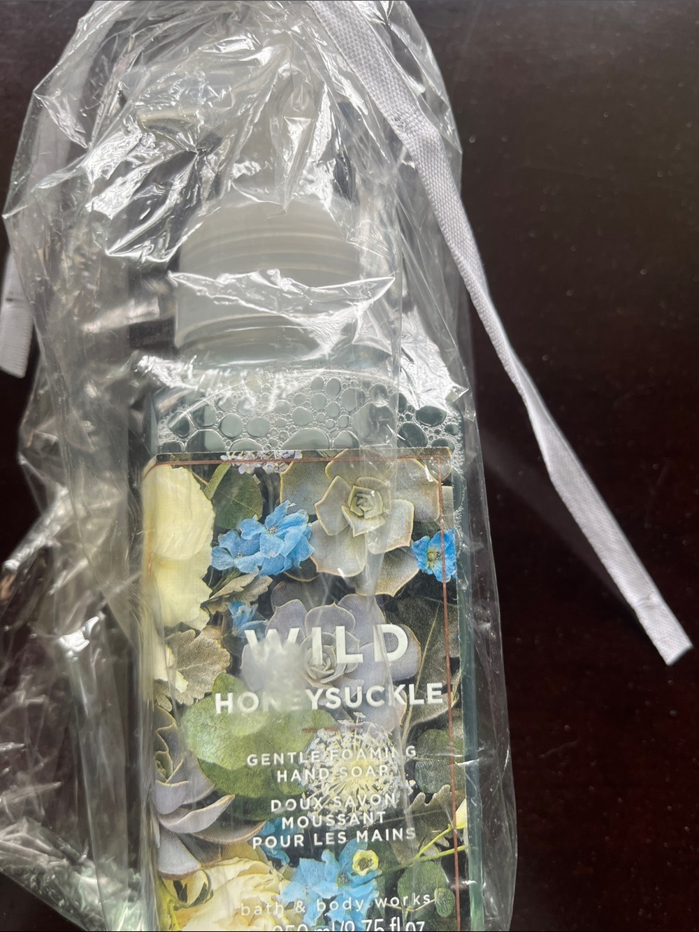Bath & Body Works Wild Honeysuckle Foaming Hand Soap - Blue/Green/White